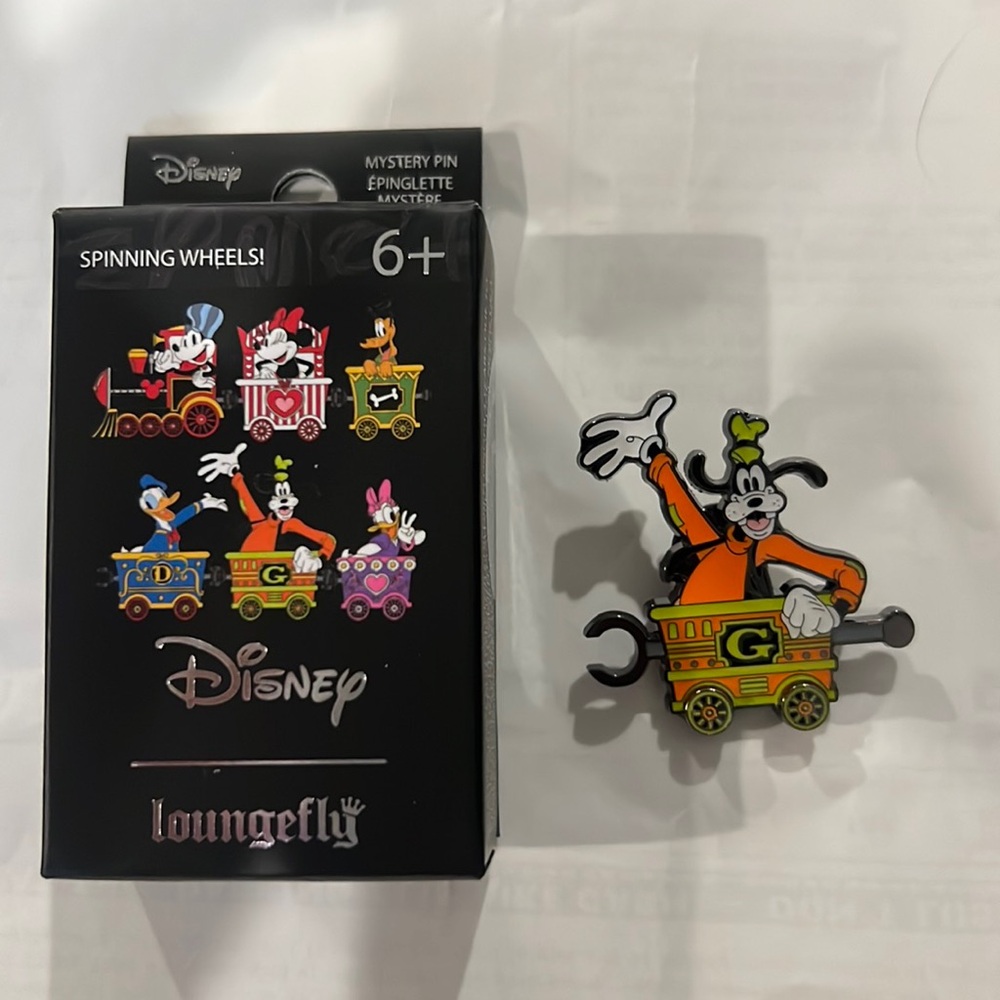 DISNEY LOUNGE FLY GOOFY TRAIN PIN